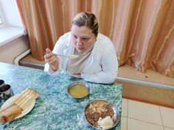 Члены комиссии при проверке питания в школе